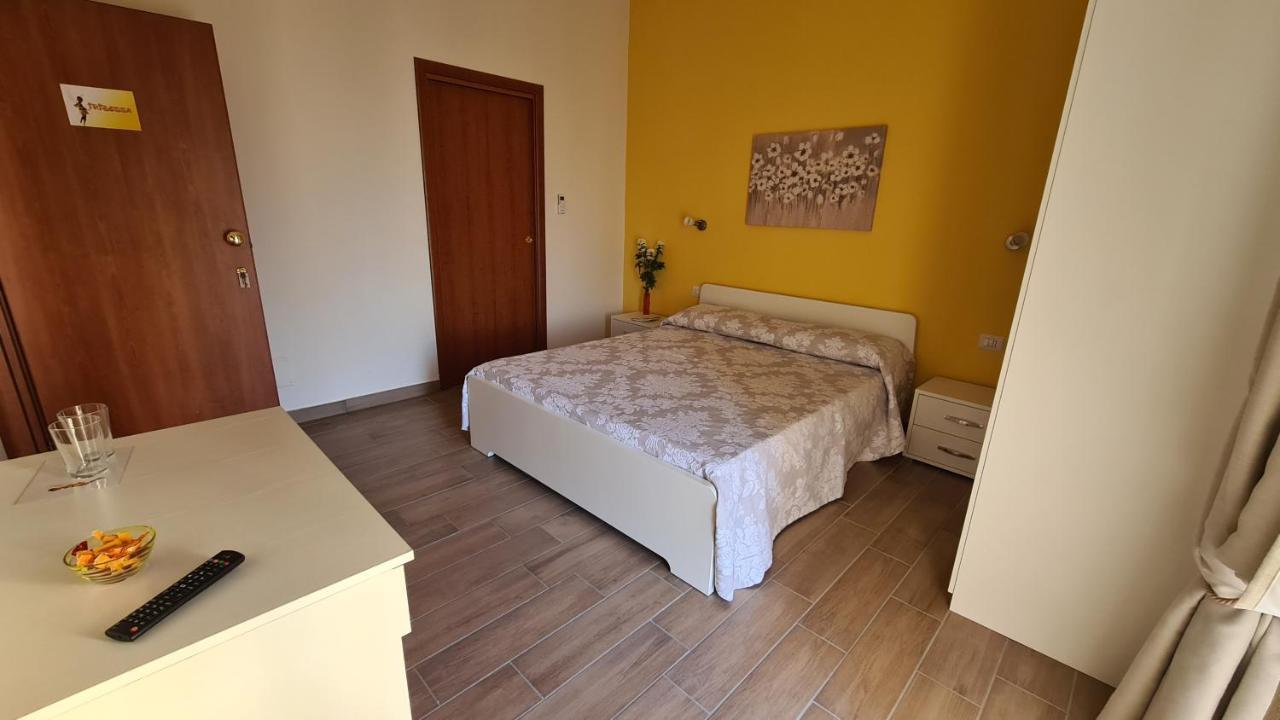 La Terrazza Delle Fate Hotel Наполи Екстериор снимка